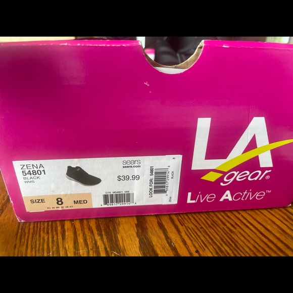 Size 8 shoes - Picture 3 of 3